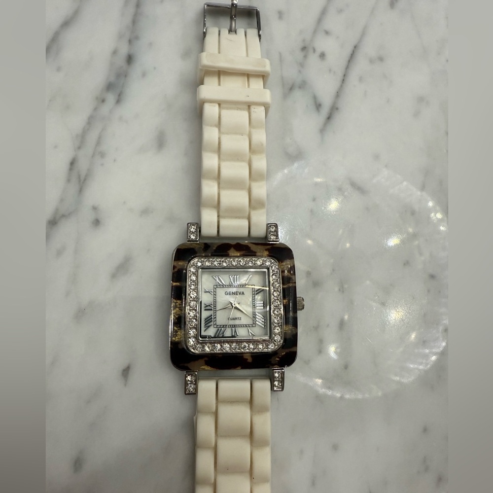 NEW Geneva Watch Quartz Cream Tortoiseshell  Rhinestone Silicone Band Works 9" - Picture 2 of 5